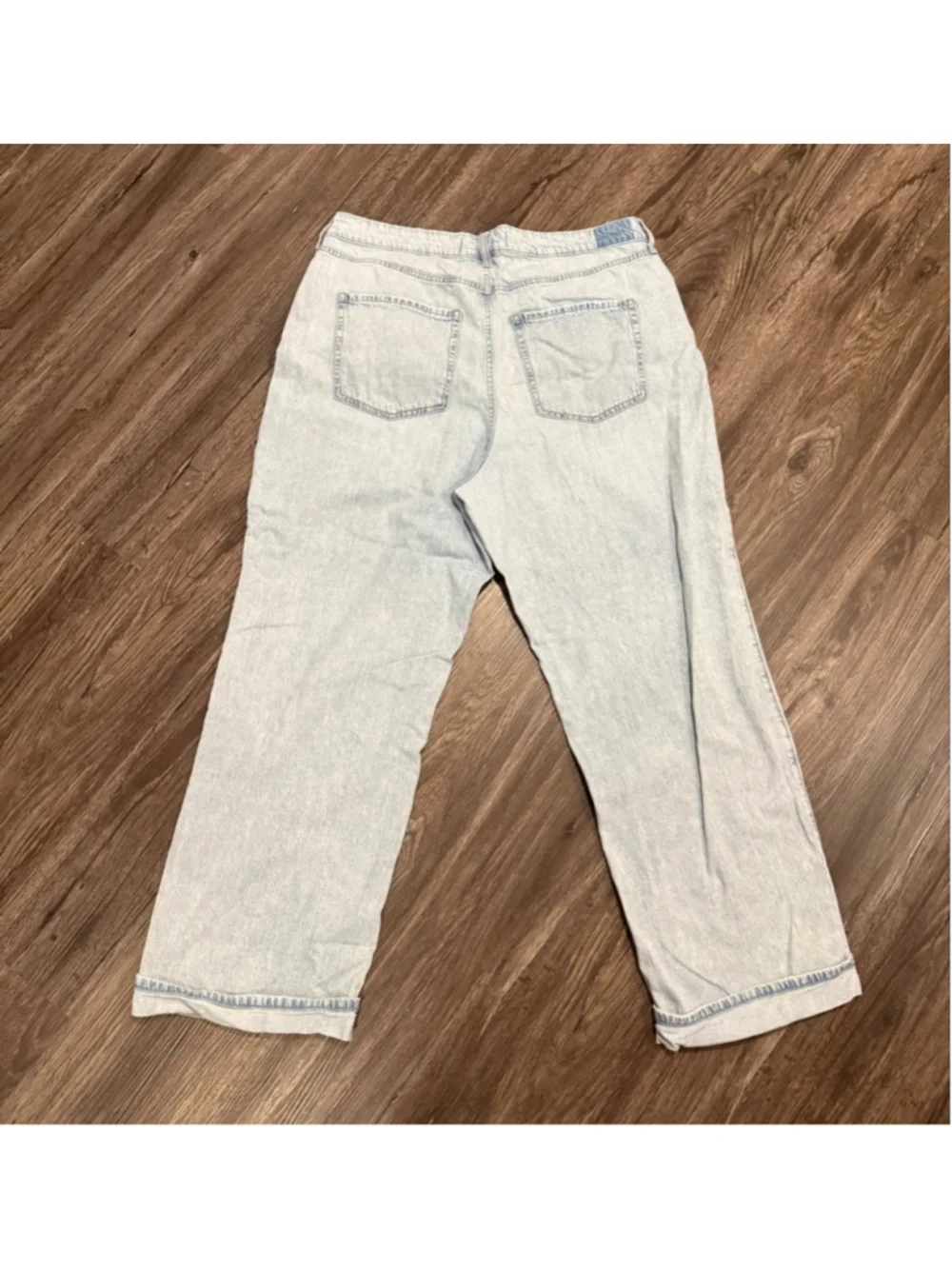 Hollister Women’s Ultra High-Rise Baggy Jeans Sz 18L Light Wash Wide Leg Cropped - Picture 8 of 9